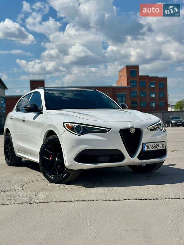 Alfa romeo Stelvio (2021)