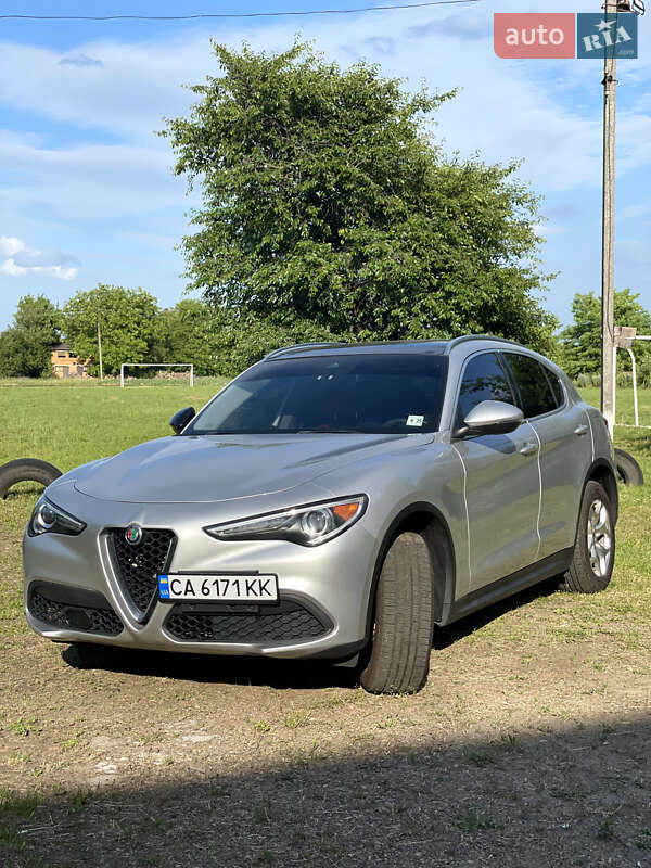 Alfa romeo Stelvio (2020)