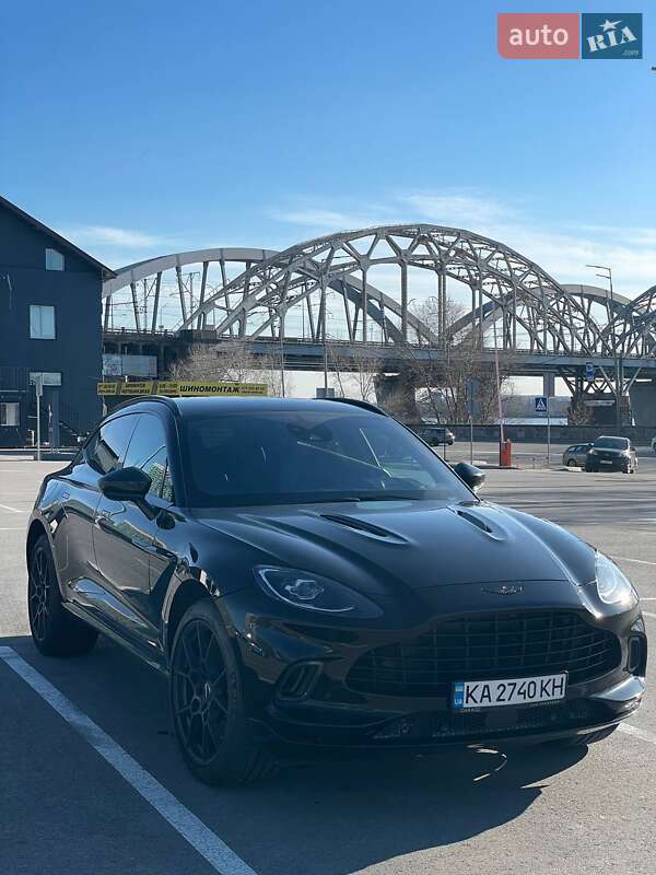 Aston martin Dbx (2021)