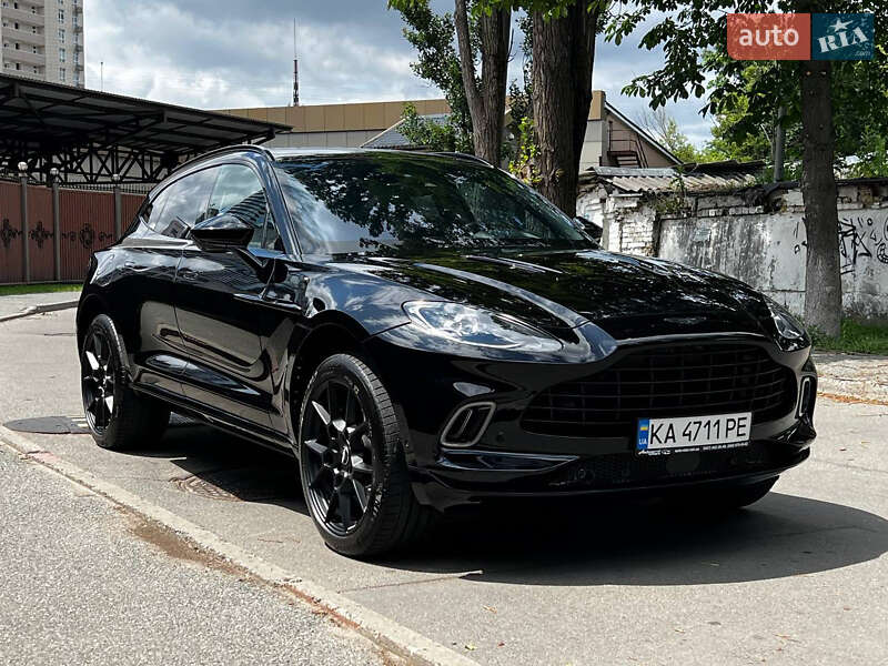 Aston martin Dbx (2021)