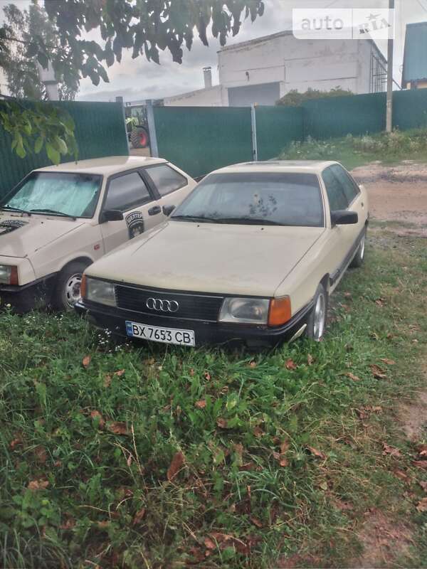 Audi 100 (1983)