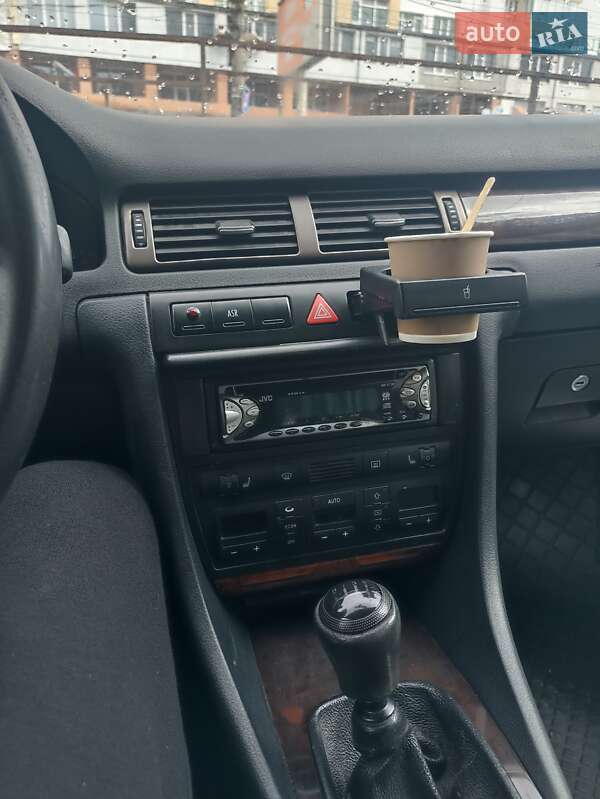 Audi A6 (2000)