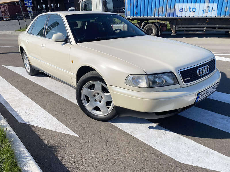 Audi A8 (1998)
