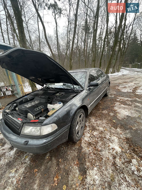 Audi A8 (1998)
