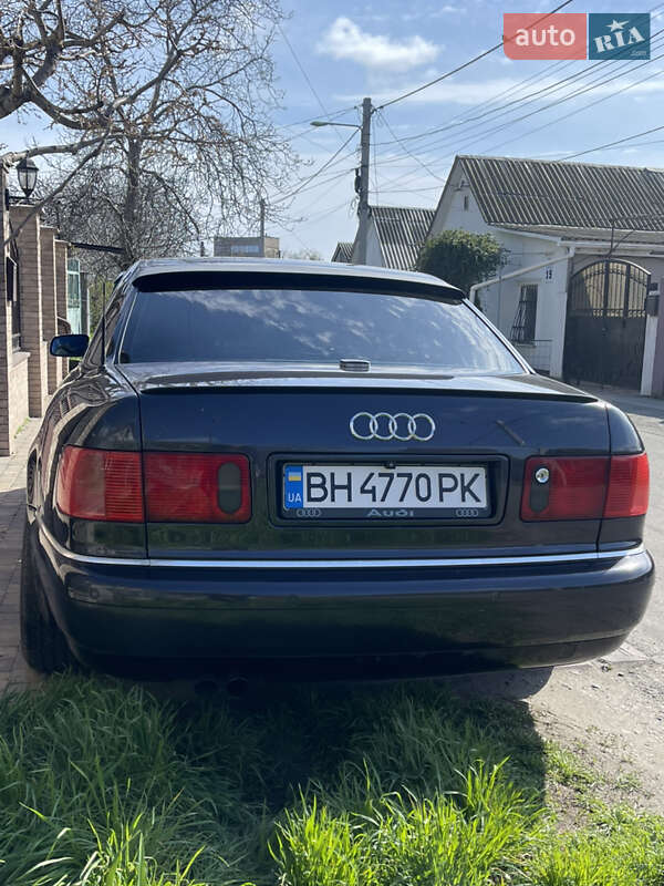 Audi A8 (2000)
