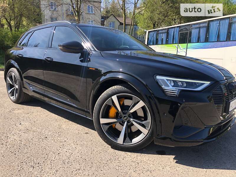 Audi E-tron s (2022)
