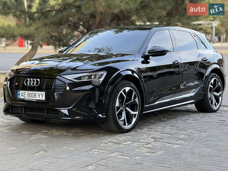 Audi E-tron s (2021)