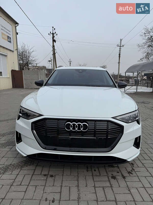 Audi E-tron (2019)