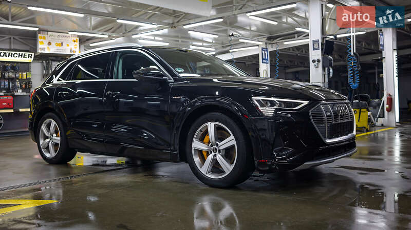 Audi E-tron (2023)