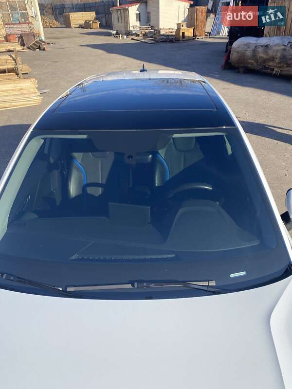 Audi Q2l e-tron (2021)
