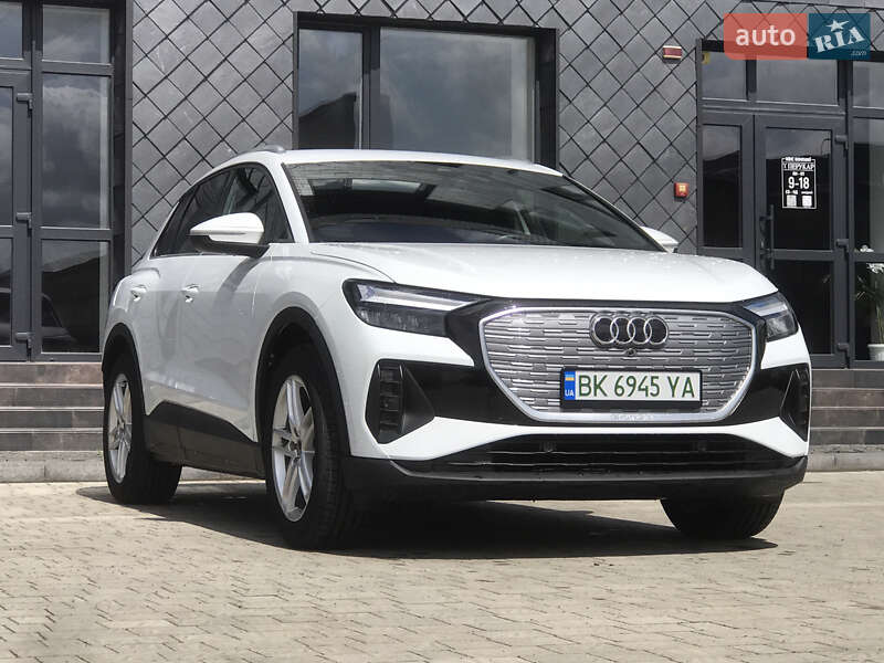 Audi Q4 e-tron (2023)