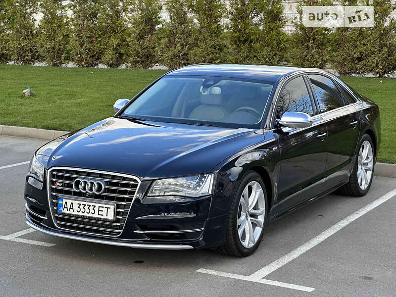 Audi S8 (2013)