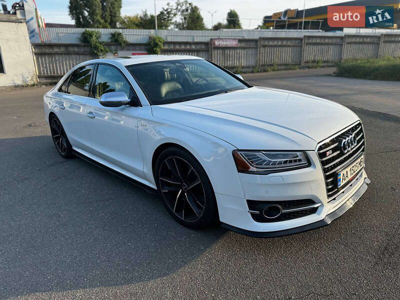 Audi S8 (2014)