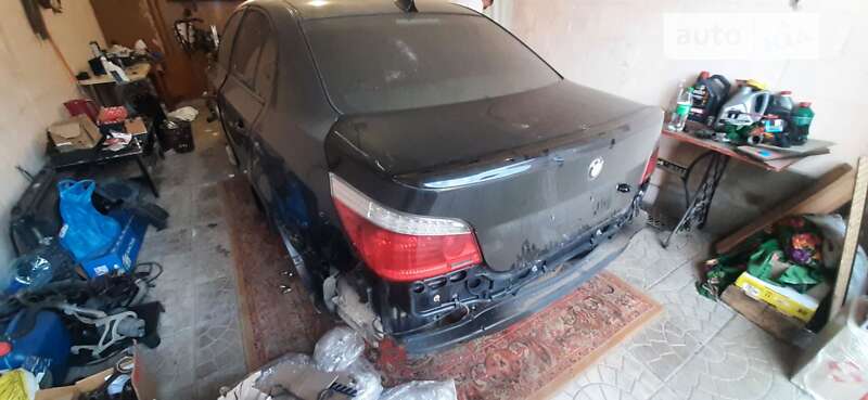 Bmw 545i (2004)