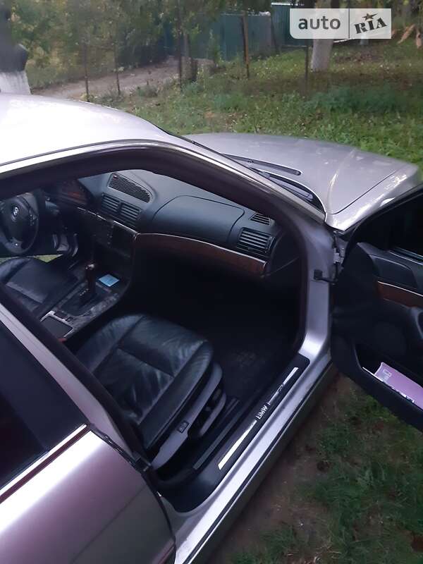 Bmw 740i (2000)