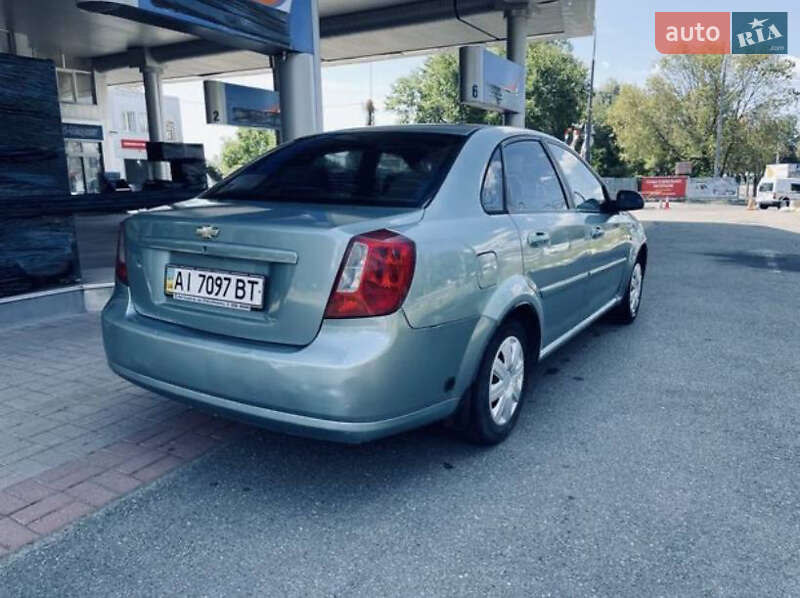 Chevrolet Lacetti (2005)