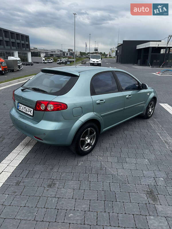 Chevrolet Lacetti (2004)