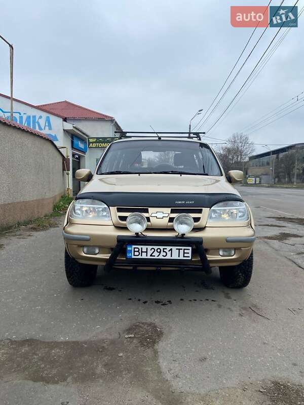 Chevrolet Niva (2004)