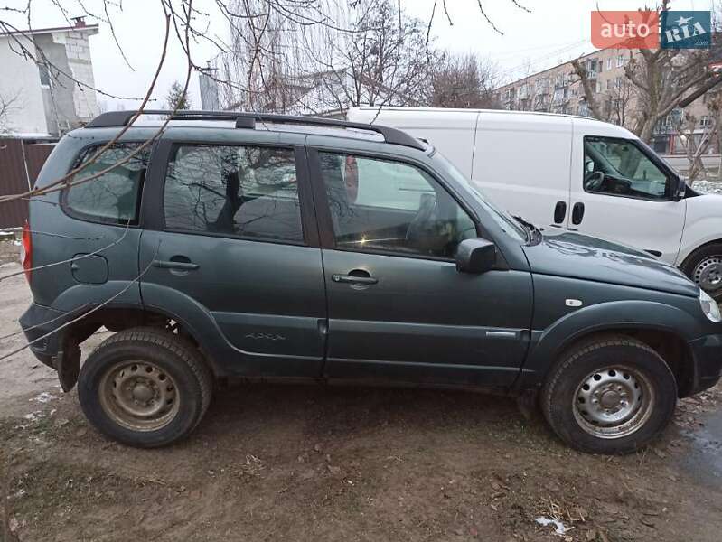 Chevrolet Niva (2009)