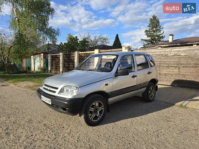Chevrolet Niva (2005)