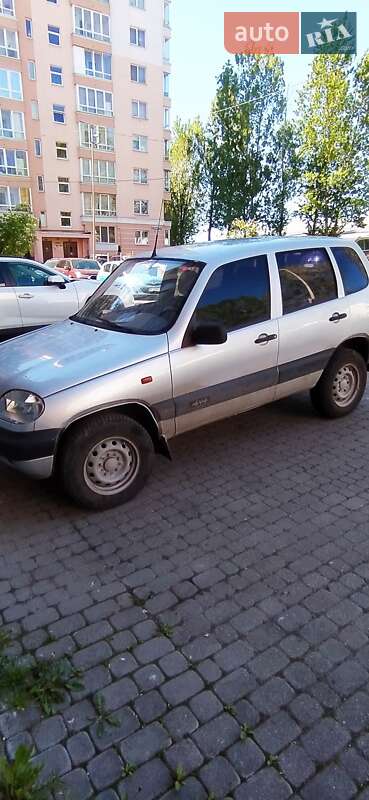 Chevrolet Niva (2005)