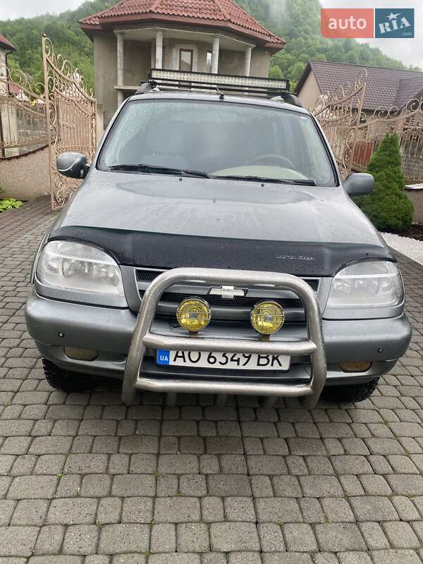 Chevrolet Niva (2006)
