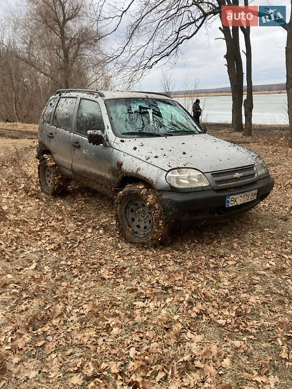 Chevrolet Niva (2005)