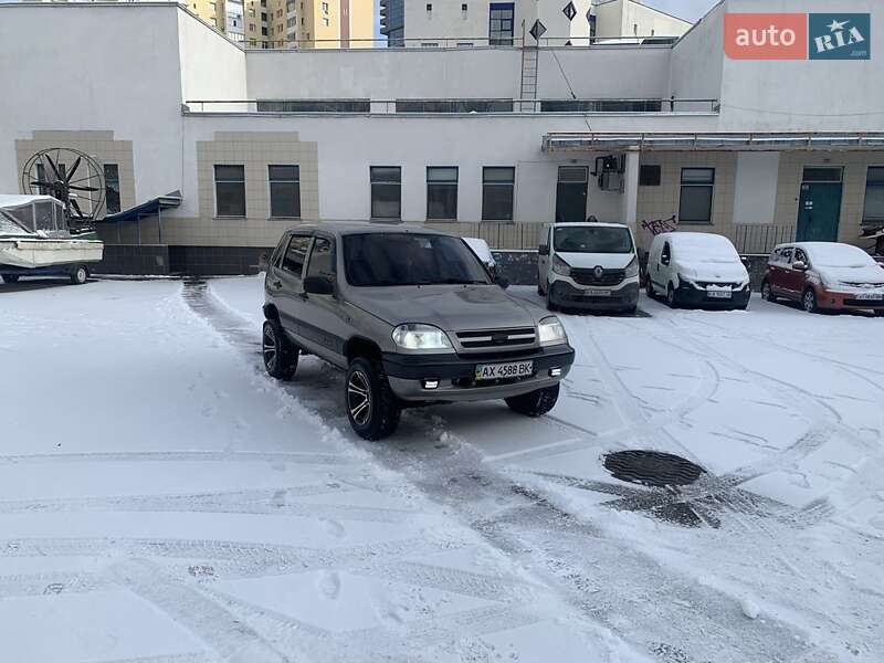Chevrolet Niva (2008)