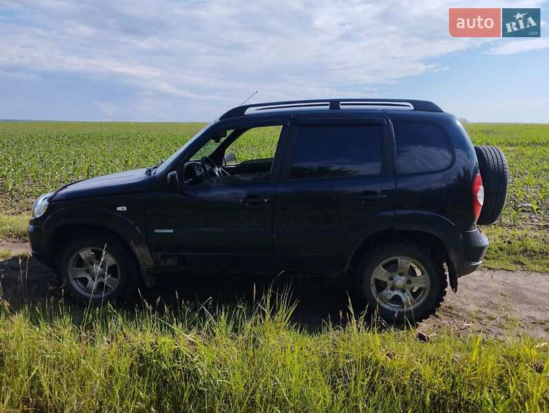 Chevrolet Niva (2011)
