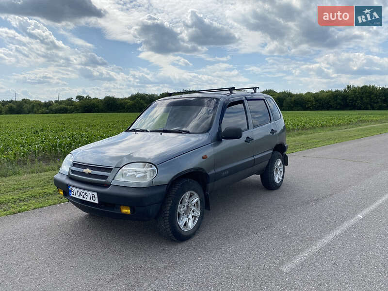 Chevrolet Niva (2004)