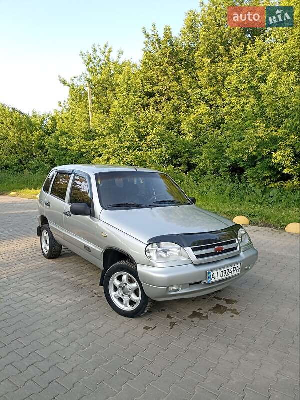 Chevrolet Niva (2006)