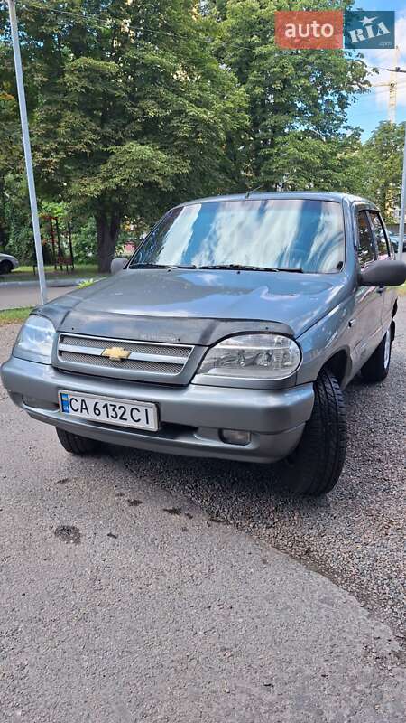 Chevrolet Niva (2004)