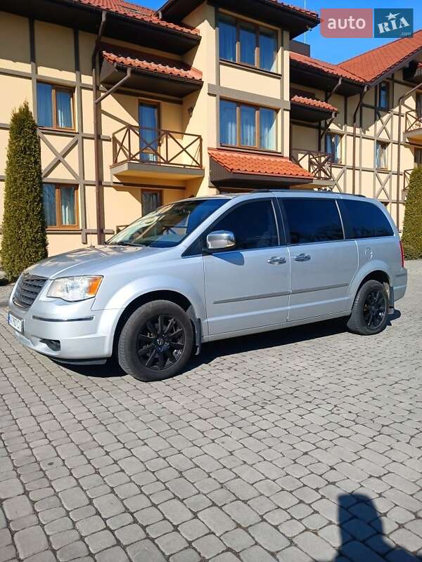 Chrysler Town  country (2008)