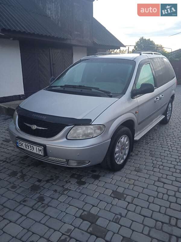 Dodge Ram van (2002)