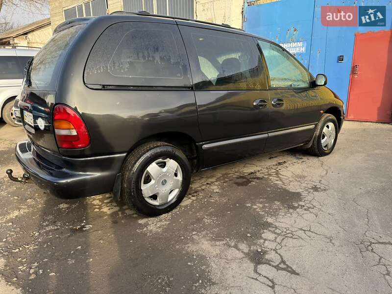 Dodge Ram van (1999)