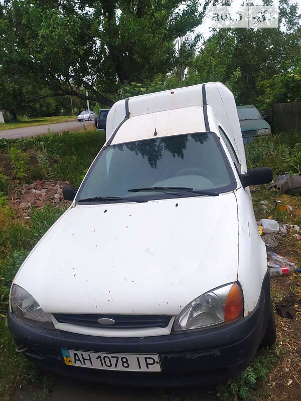 Ford Courier (2000)