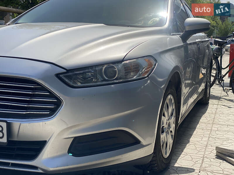 Ford Fusion (2012)