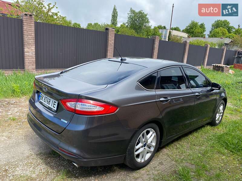 Ford Fusion (2015)