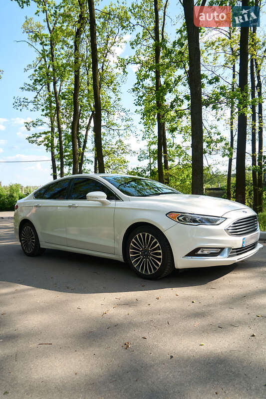 Ford Fusion (2016)