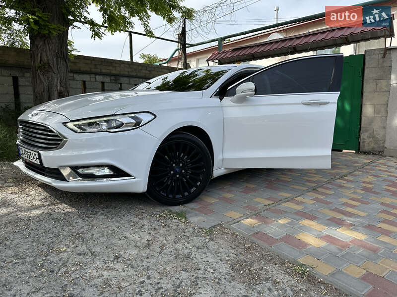 Ford Fusion (2016)