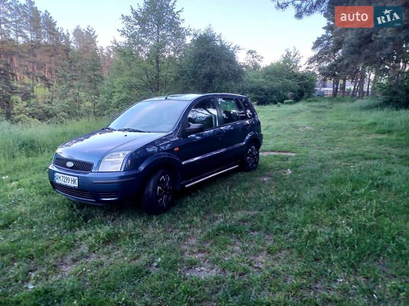 Ford Fusion (2004)