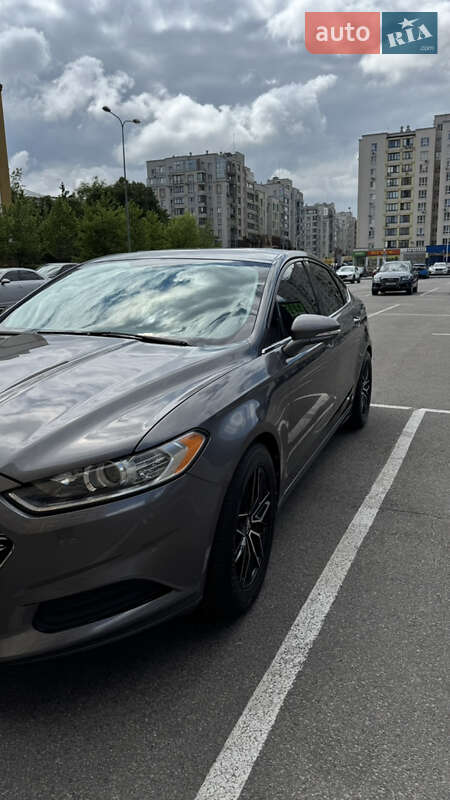 Ford Fusion (2012)