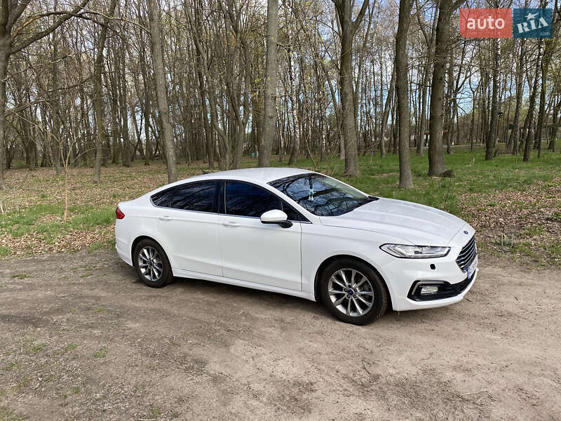 Ford Fusion (2016)