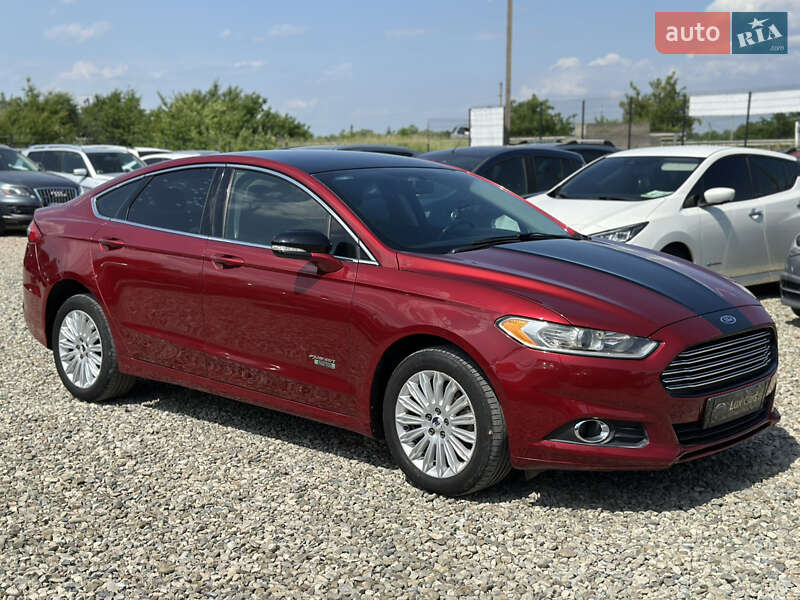Ford Fusion (2016)
