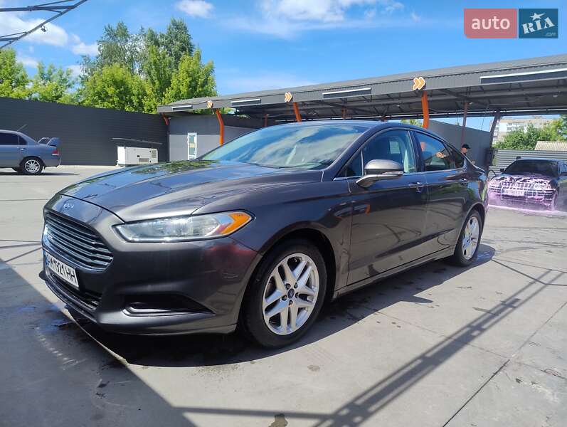 Ford Fusion (2016)