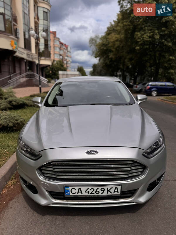 Ford Fusion (2016)
