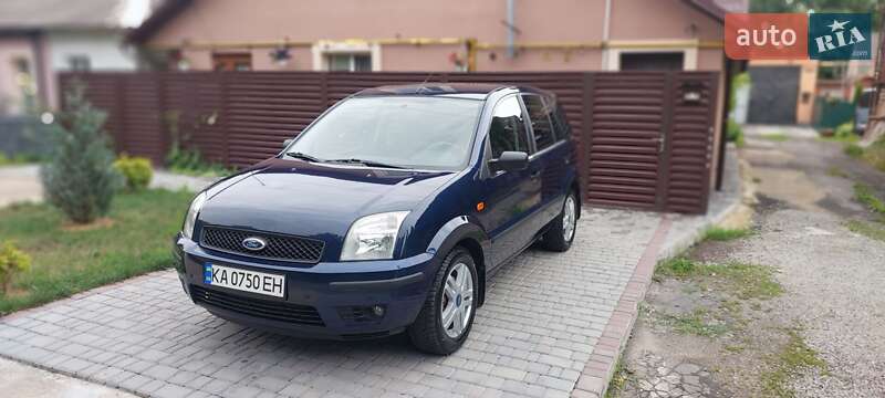 Ford Fusion (2004)