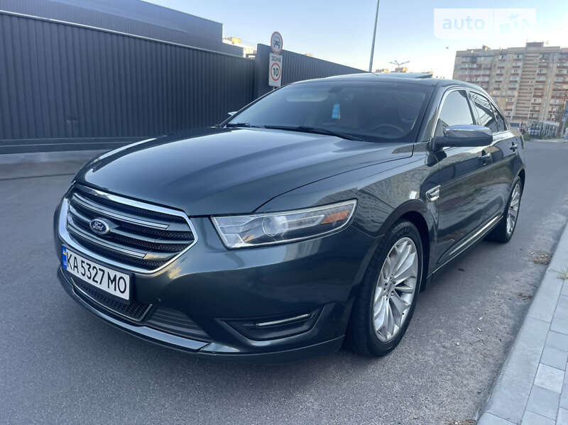 Ford Taurus (2016)