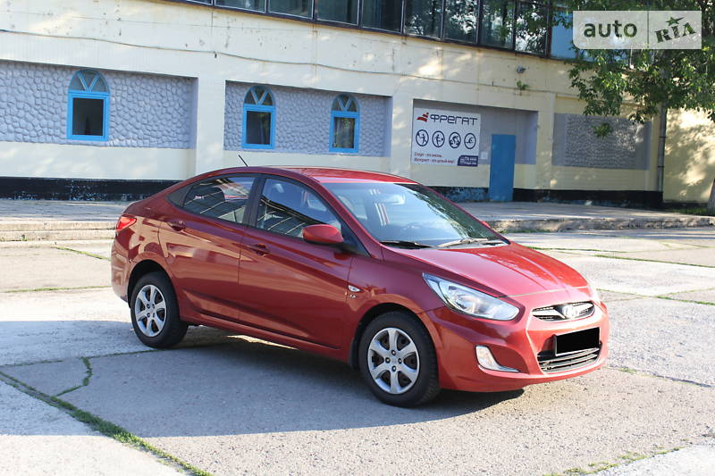 Hyundai Accent (2011)