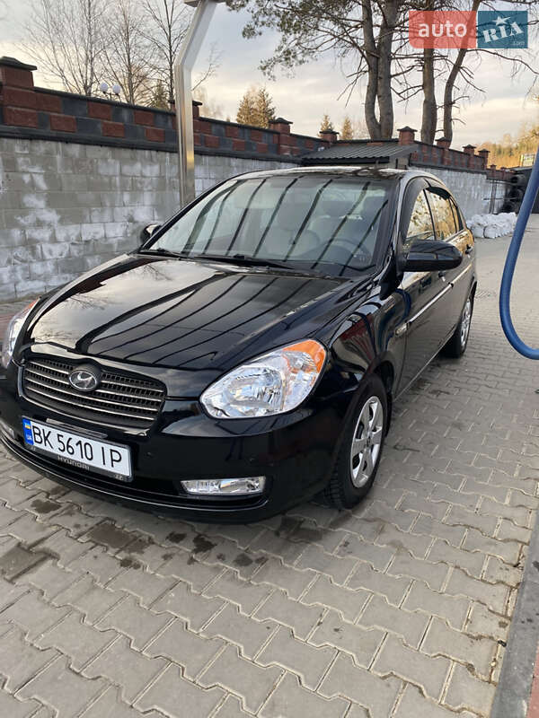 Hyundai Accent (2010)